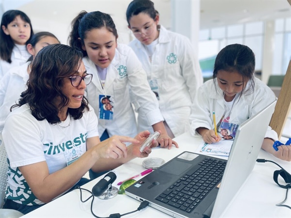 Acercamos a las niñas a la ciencia