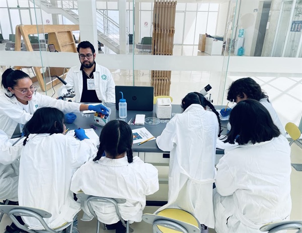 Niñas del DIF de Irapuato se sumergen en el mundo de la ciencia pasan el día haciendo ciencia en la UGA-Langebio Cinvestav