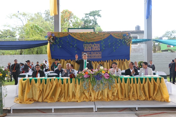 Director General del Cinvestav apadrina a estudiantes de secundaria