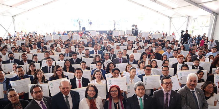 Autoridades del Cinvestav y la SEP entregan más de 300 grados de...