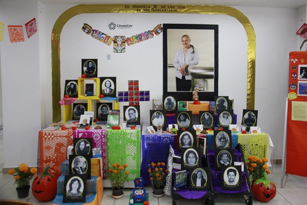 Ofrenda del Departamento de Investigaciones Educativas.