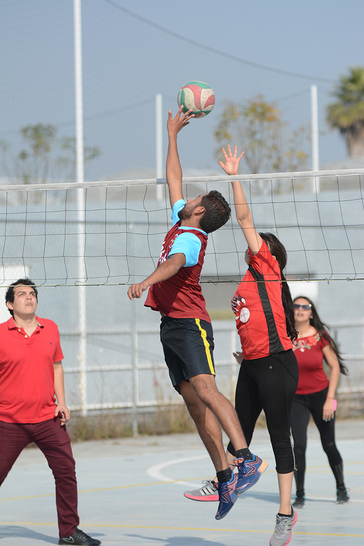 En la Unidad Irapuato se realizan torneos de voleibol mixto como actividades de esparcimiento